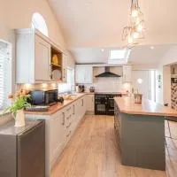 Quiet Self contained Cottage near Delamere Forest, hotel a Cuddington