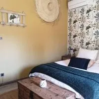 chambres dans les Alpilles les jardins de meyrol, hotel a Eyguières