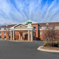 Holiday Inn Express Hotel & Suites Chicago-Algonquin by IHG, отель в городе Algonquin