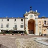 Monferrato Apartments - Ca Marì e Casa Elena in pieno centro storico, hotell sihtkohas Moncalvo