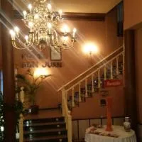 唐璜酒店,Navalvillar de Pela的飯店