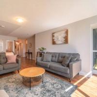 Cozy 3 Bed and 2 Bath Downtown Toronto Condo and Free Parking, hotel near Billy Bishop Toronto City Airport - YTZ, Toronto
