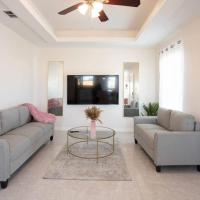 Luxurious & Comfy near SpaceX Starbase with Desks, hotel near Brownsville Airport - BRO, Brownsville