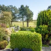 Golf Links Cottage - Views of Royal County Down Golf Course, hótel í Newcastle