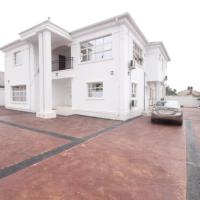 WHITE HOUSE B & B SERVICE APARTMENT, hotel en Ogba