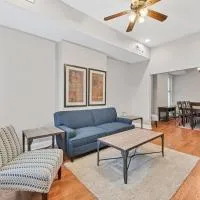 St Louis Tower Grove Two-Story Townhome Perfect for Groups Side A, hotel u gradu 'Tower Grove'