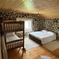 Viesnīca 3 VELLEZERIT DOCI GUEST HOUSE pilsētā Fushë-Lurë
