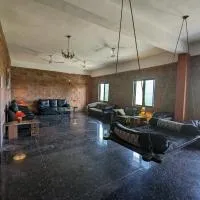 Spacious farmhouse, Hotel in Vikārābād