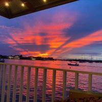 Los Balcones Over The Sea, hotel in Carenero