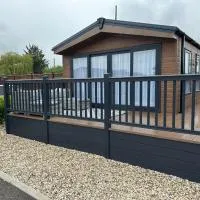 Kingfisher Lodge Long Acre Holiday Park, hotel u gradu Evesham