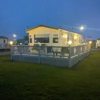 L25 L&g caravan hire 6 berth millfields family only and lead person must be over 30 MAX 4 ADULTS, hotel in Ingoldmells