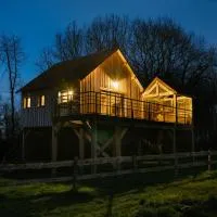 Les Cabanes Du Lizon, hôtel à Bernadets-Dessus