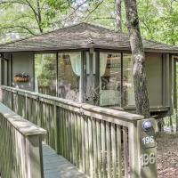 Treetopper Hideaway - A Relaxing Chic Bungalow, hotel a Marblehill