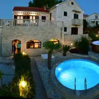 Apartments " Happy villa " – hotel w mieście Splitska