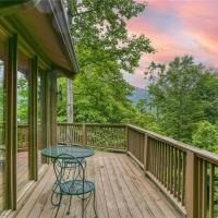 Chalet 141 - Peaceful wooded views cozy interiors plus wifi, hotel din Marblehill