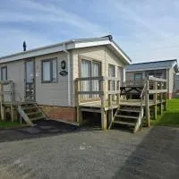 Castaways Holiday Park, hotel a Bacton