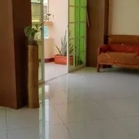 Hostal La GRAN Familia、マンタのホテル