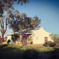 Romantic Vintage Cottage, Views across vineyards., hotel a Currieʼs Camp