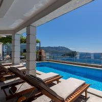 Viesnīca Private swimming pool three-story apartment with a superb view Budvā