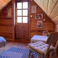 Uue-Mardi majutus, hotel u gradu Kardla