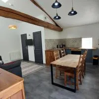 Gîte Le Grenier de l'Oasis de Chamousset, hotell i Brullioles