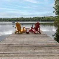 3BR Rebecca Lakehouse with Fireplace Wifi and Dock, hôtel à Oxtongue Lake