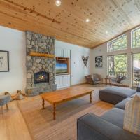Spacious 4BR Home 2 Decks with BBQ and Outdoor Furniture Walk to Lake Trails and More, hotel di Tahoma