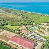Residence with swimming-pool in Arborea just 300 meters from the beach,阿爾博雷亞的飯店