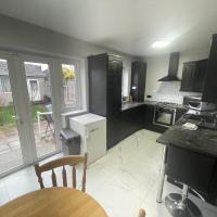 Inviting Apartment in Hayes with Garden & Parking, hotel en Hayes, Hayes
