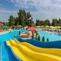 Holiday Park Kacze Stawy: Łeba şehrinde bir otel