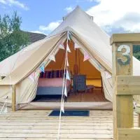 Greystones Glamping - Tent 3, hotel en Greystones