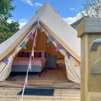 Greystones Glamping - Tent 2, hotel din Na Clocha Liatha