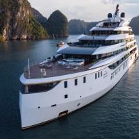 Grand Pioneers Halong Bay Cruise 1 - former Essence Grand Halong Bay Cruise 1، فندق في Tuan Chau، ها لونغ