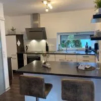 Klimatisierte Wohnung Schwarzwald Europapark Rust barrierefrei 110 qm, ξενοδοχείο σε Neuried
