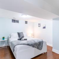 2 Bedroom Apartment in the Heart of Trinity Bellwoods, hôtel à Toronto (Little Italy)