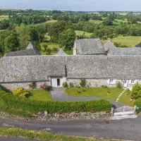 LA LONGÈRE - Chambres et table d'hôtes، فندق في Alpuech