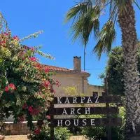Karpaz Arch House Hotel, hotel a Rizokarpaso