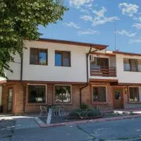 Family Hotel Kipra, hotel in Kipra
