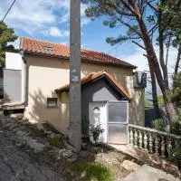 Apartments with parking space Donji Karin, Novigrad - 22350, hotell i Nadin