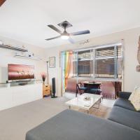 Two-bedroom Beachside Apartment with Parking, hotel perto de Aeroporto Gold Coast - OOL, Gold Coast