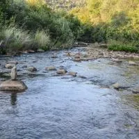 RiverStill Guest Farm، فندق في Groot-Marico