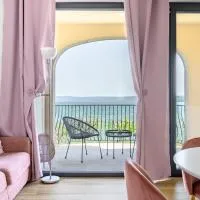Casa Vacanze Maddalena - Palazzetto sul lago - Diamante Rosa, hotel a Marta