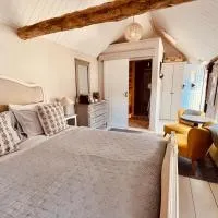 The Nook at Blue Door Barns, hotel di Beddingham