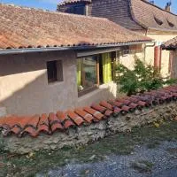 Studio rural au calme, מלון בBourgnac