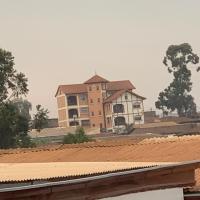 Résidence VICYMA app meublés haut standing Bafoussam, hotel in Bafoussam