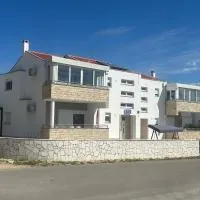 Apartments Nicole Wera，寧的飯店