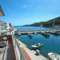 Exceptional Apartment Juniper, FIRST ROW TO THE SEA, hótel í Božava