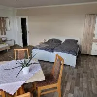 FlyInn&Sleep, hotel a Schöngleina