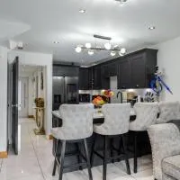 Luxurious 4 Bedroom House, hotel near Liverpool John Lennon Airport - LPL, Liverpool
