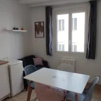 Appartement cosy plein centre，Conches-en-Ouche的飯店